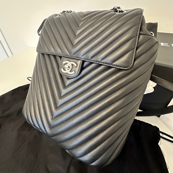 Chanel Black Chevron Quilted Lambskin Leather Large Urban Spirit Backpack - Picture 13 of 15